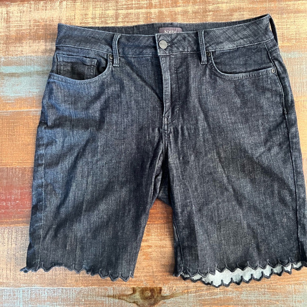 NYDJ Scallop hem shorts 8 barely worn
